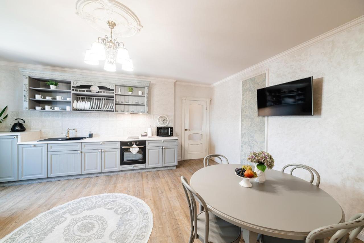 Lux Apartment On Duhnovicha Street .Free Parking. Uzhhorod Exterior photo